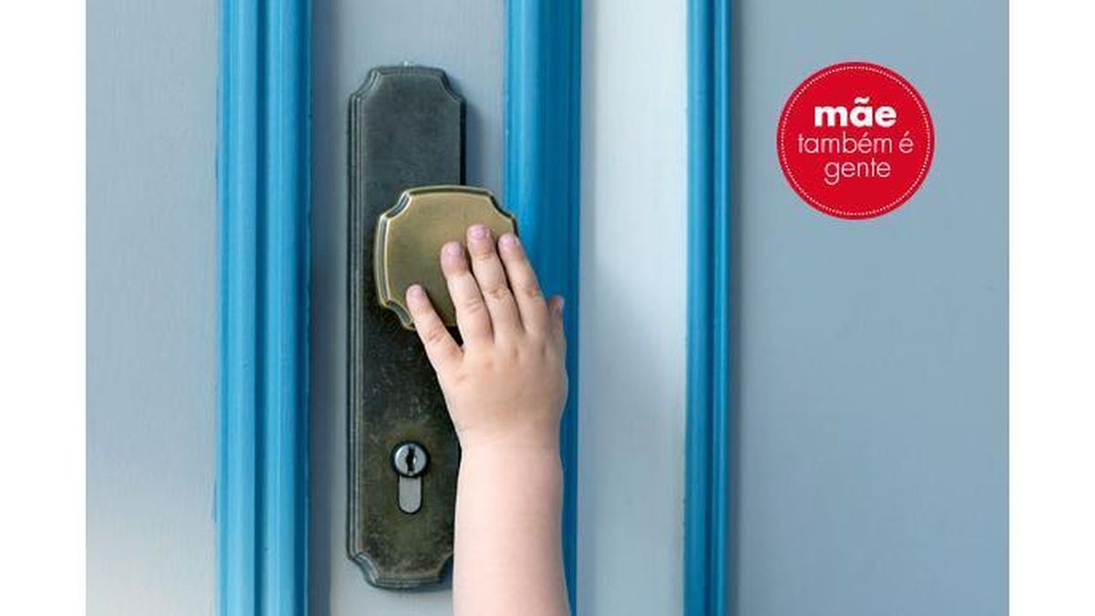 stock-photo-little-child-hand-on-the-door-handle-148925369_