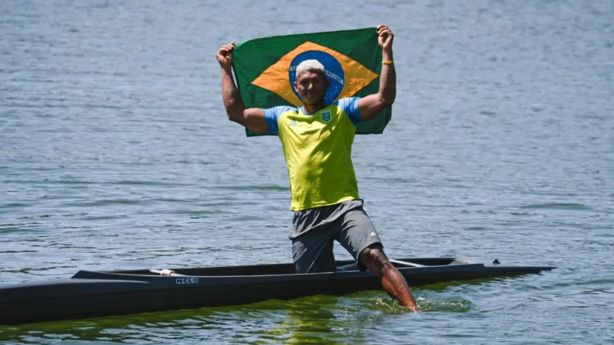 Isaquias Queiroz é atleta de canoagem de velocidade - (Foto: Renato do Val/COB/Divulgação)