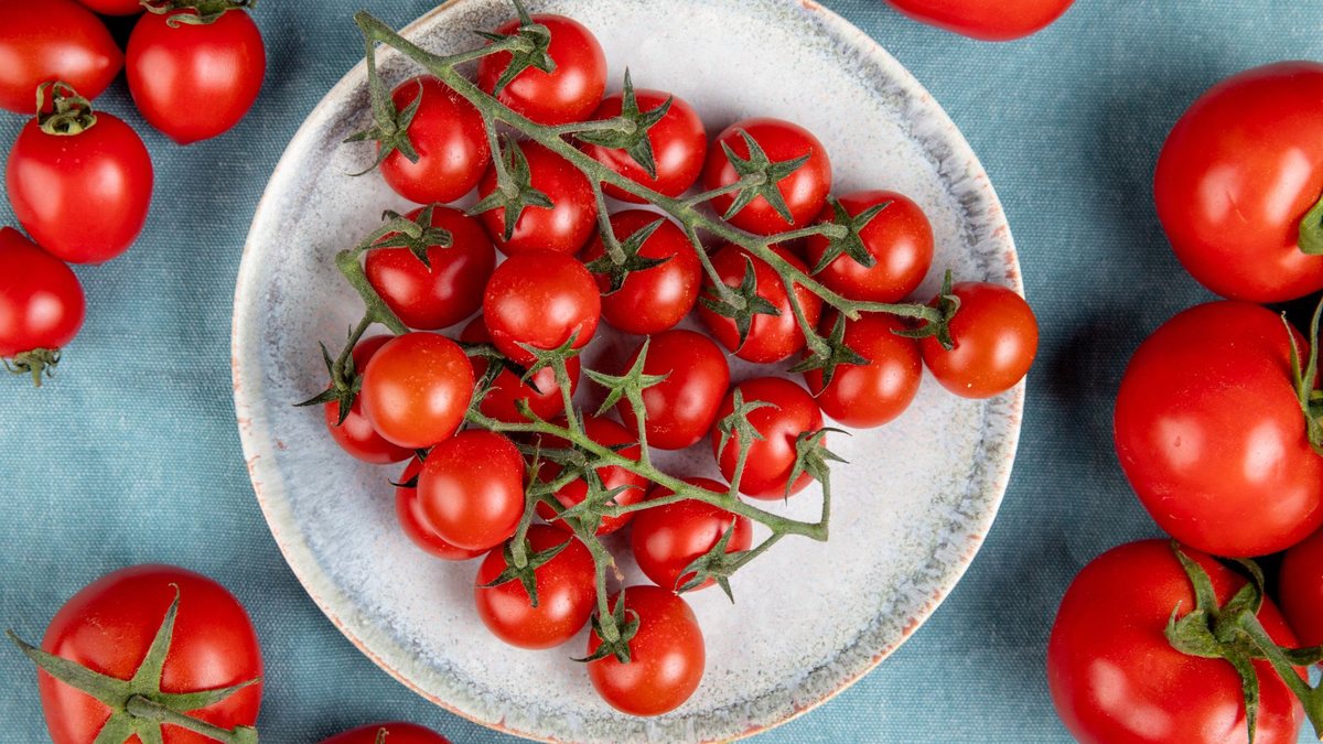 Tomate ajuda a reduzir a pressão alta e tem altos benefícios - (Foto: Getty Images)