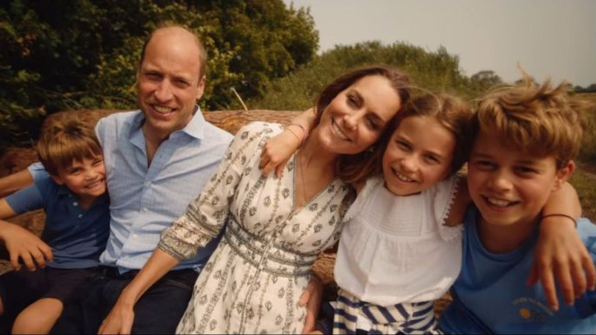 Kate Middleton ao lado dos filhos - (Foto: Reprodução/Instagram)