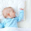 A hora do sono é fundamental para o desenvolvimento do bebê e é possível administrar com a amamentação - Getty Images