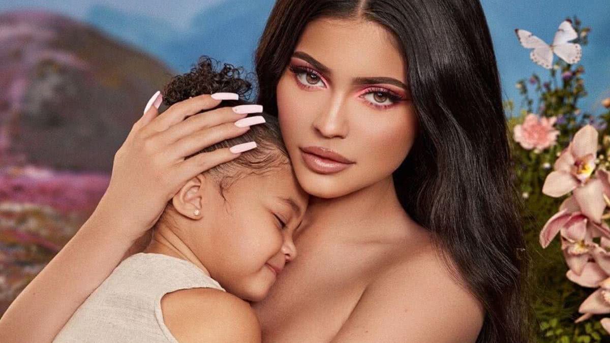 Kylie é mãe de primeira viagem - reprodução / Instagram @kyliejenner