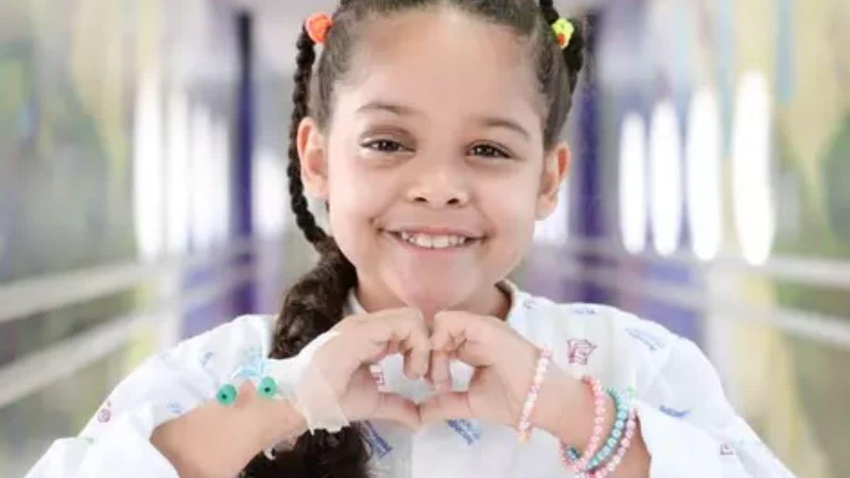 Menina de 7 anos passa por cirurgia para salvar a visão dela - Reprodução/Uol