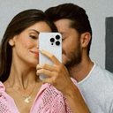 Gravidez? Camila Queiroz e Klebber Toledo aparecem em foto com a mão na barriga - Reprodução/Instagram