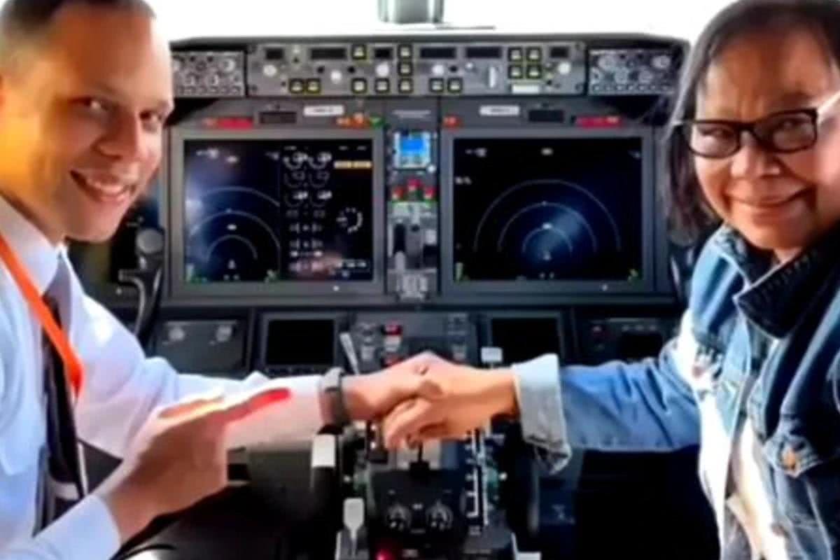 Piloto De Avião Faz Surpresa Para A Mãe Durante Voo No Vídeo Mais Lindo Que Você Vai Ver Hoje 9311