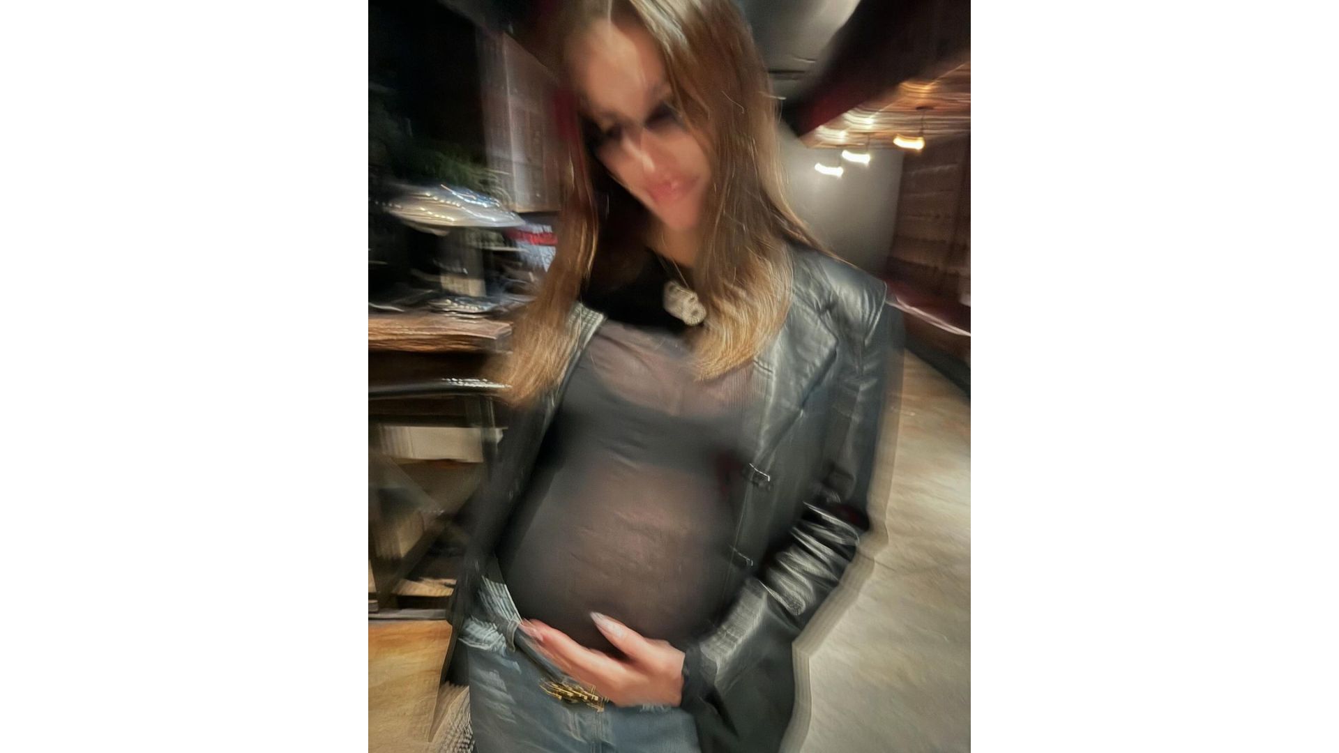hailey bieber grávida em foto recente