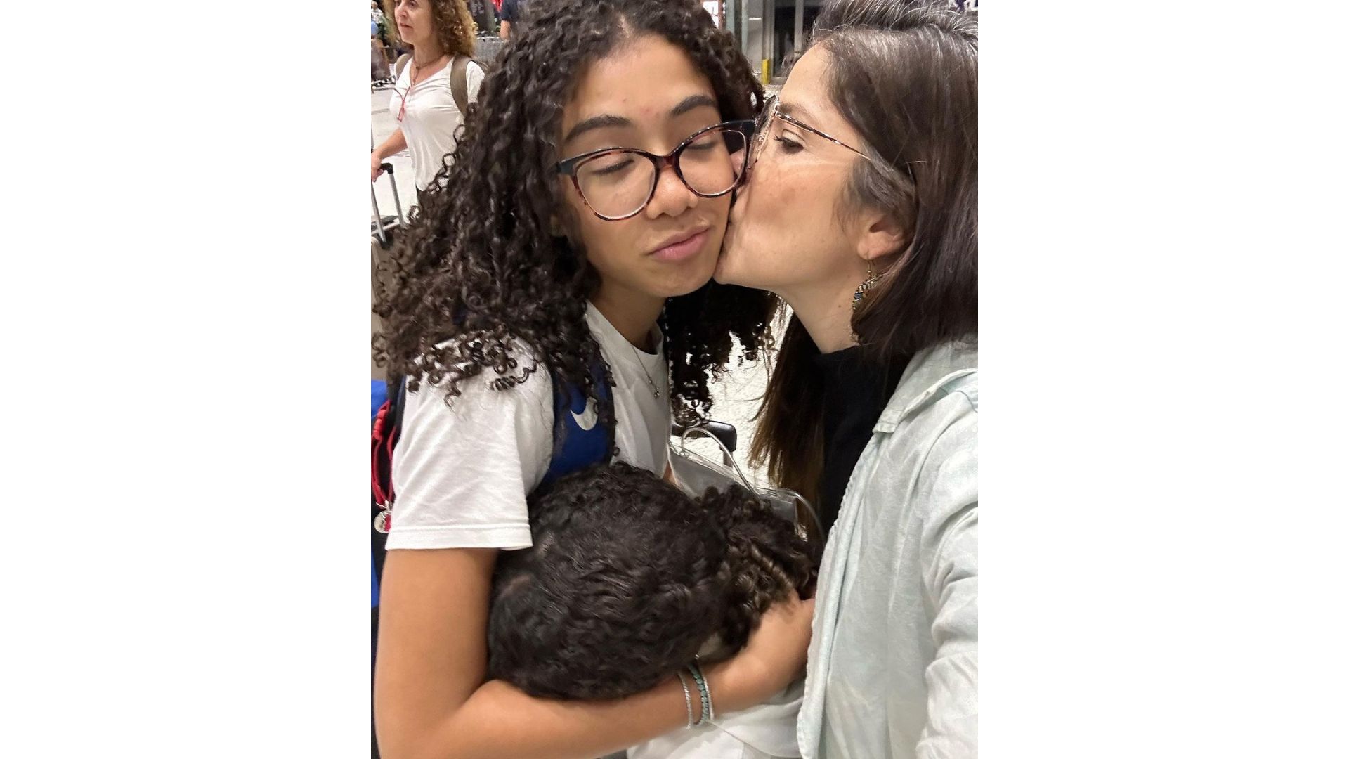 Atriz Samara Felippo e filha