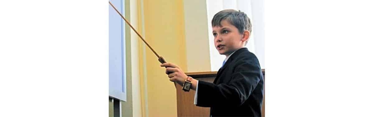 Menino de 9 anos vira professor universitário