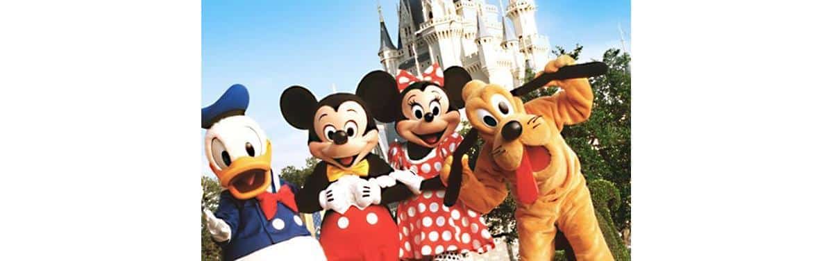 Famílias ricas contratam deficientes para furar filas em atrações na Disney