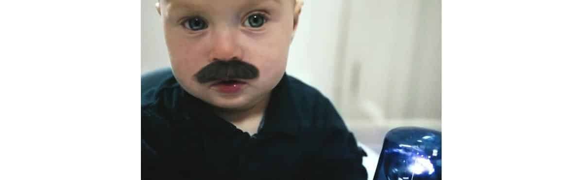 Marca promove aspirador de pó numa saga de bebê policial