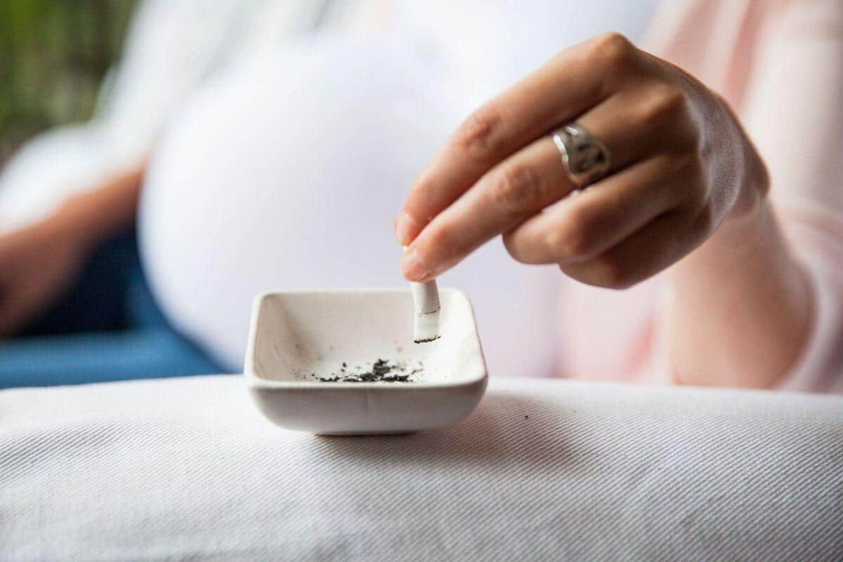 O bebê é exposto na fumaça do cigarro ainda no útero