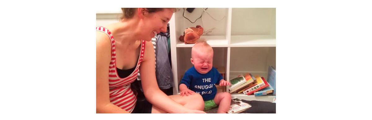 Ô dó! Bebê chora toda vez que uma história chega ao fim