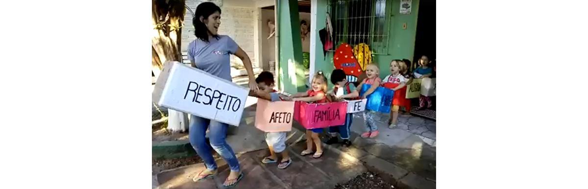 Fofura: crianças criam “trem do respeito”; veja vídeo