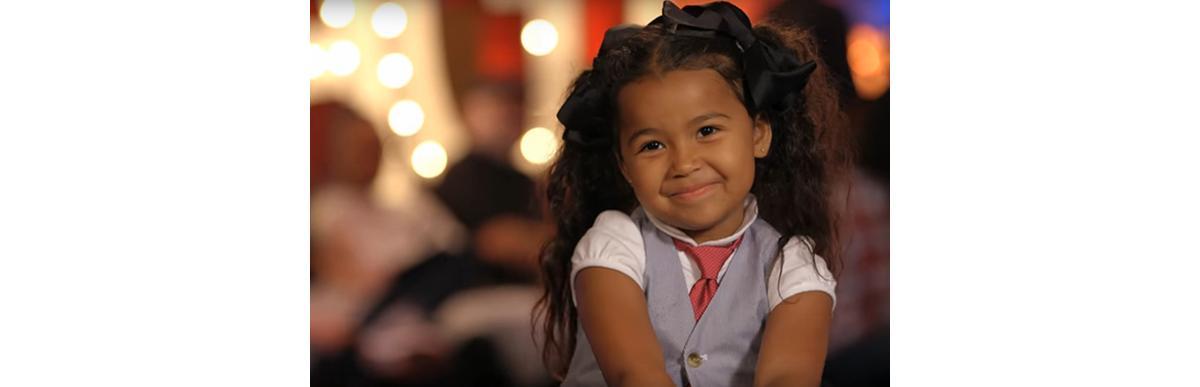 Aumente o som: menina de 5 anos impressiona jurados no American’s Got Talent