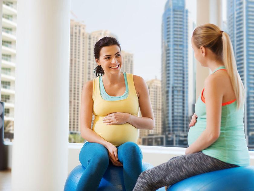 pregnant-women-exercising