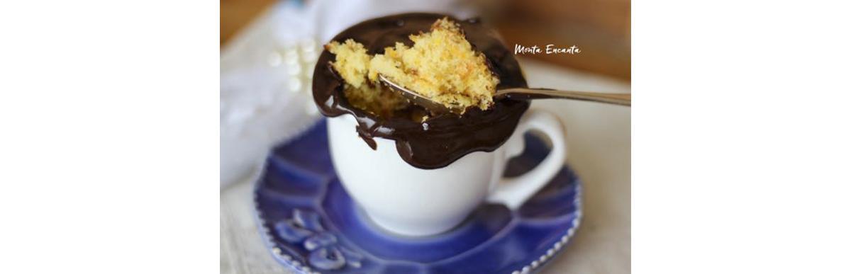 Bolo de cenoura de caneca