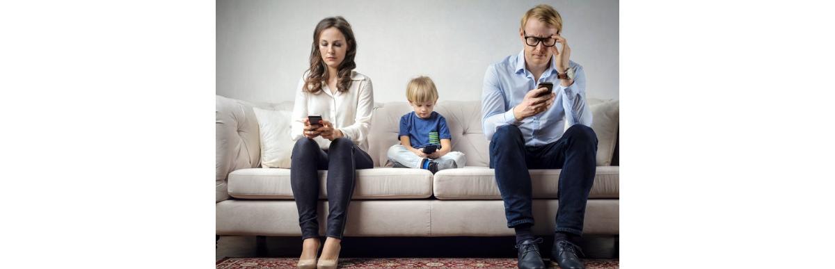 Não quer que seu filho fique o tempo todo na internet? Dê o exemplo!