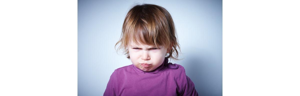 Ajude seu filho a contornar a raiva com conversas e objetos (iStock)