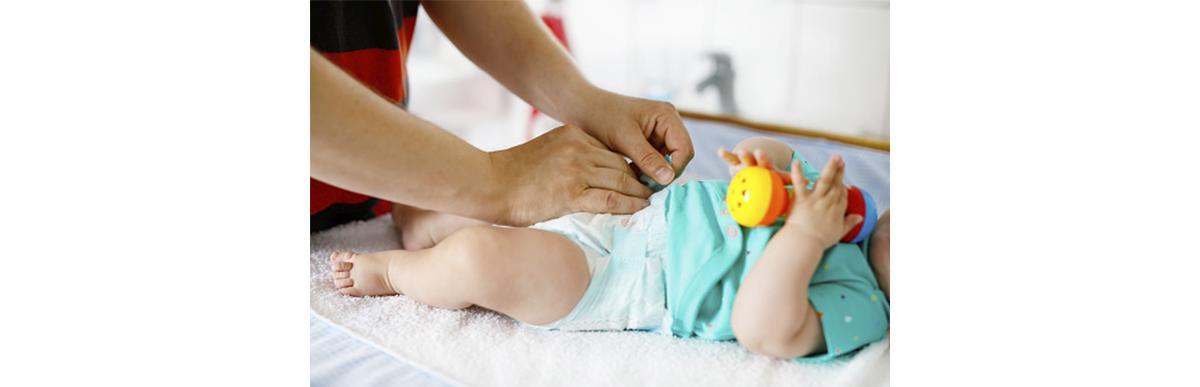 Pai também troca fralda