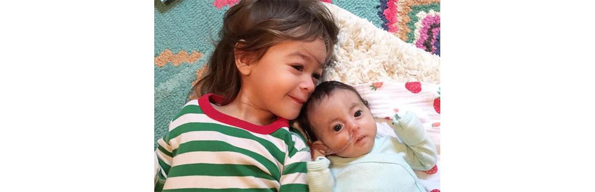 Tiffany publicou essas fotos das filhas em seu Facebook