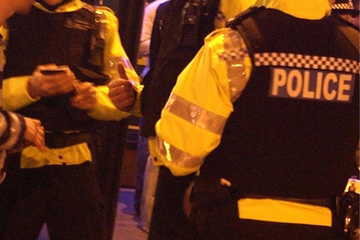 Criança de 3 anos é encontrada sozinha nas ruas durante madrugada