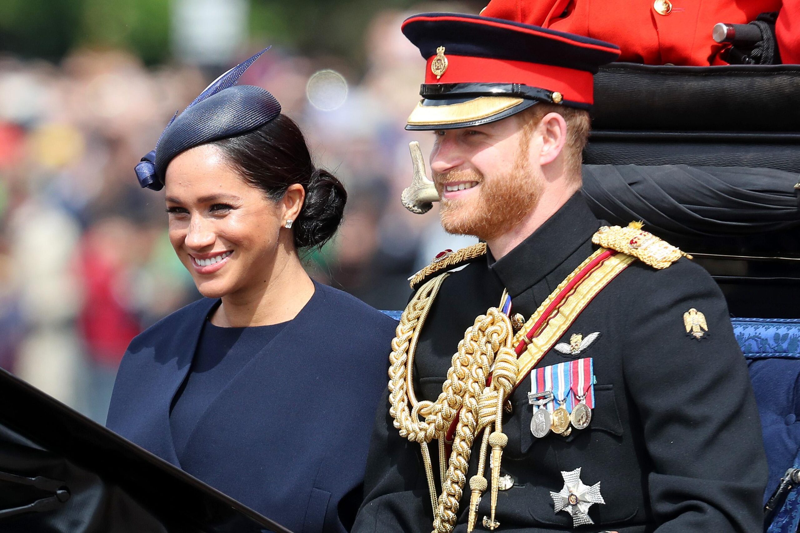 Meghan Markle e príncipe Harry fazem homenagem emocionante para Lady Di