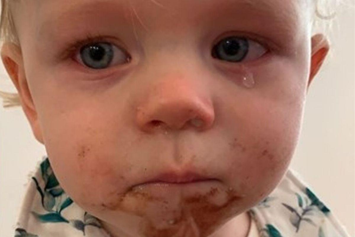 A mãe achou que o menino estivesse com um cordão na boca