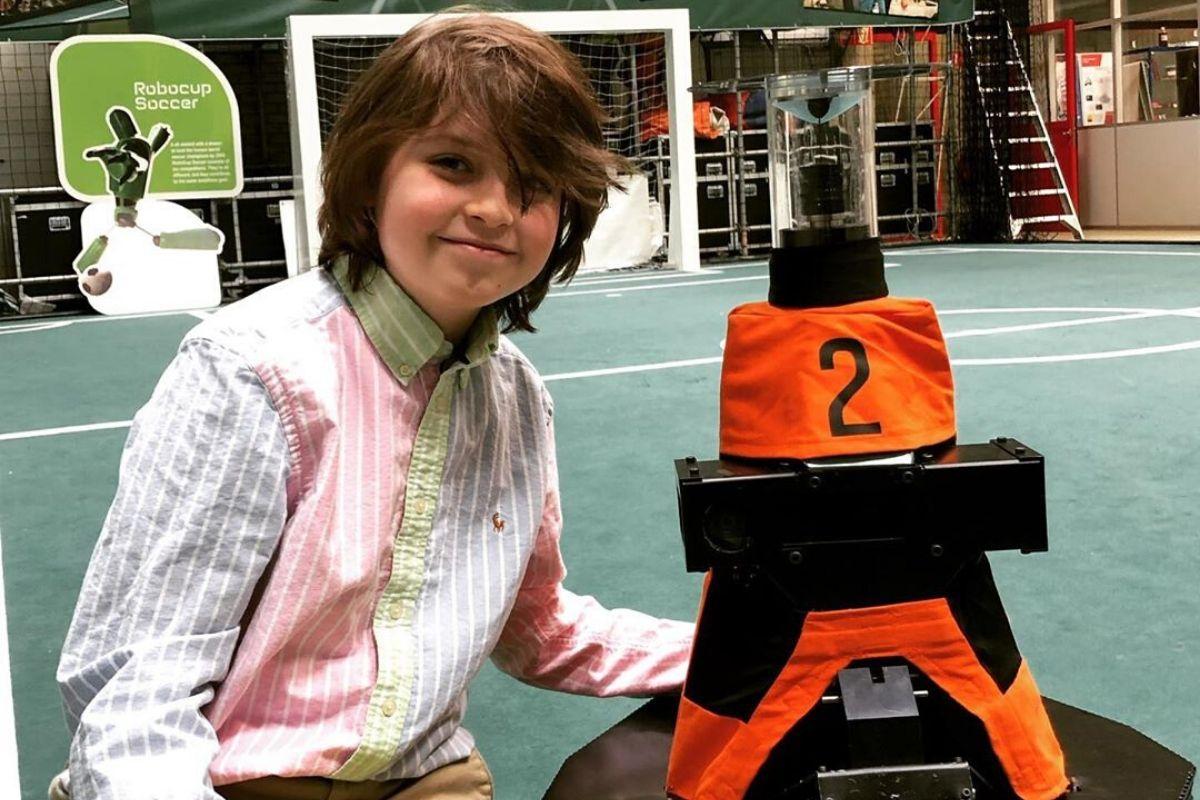 Laurent Simons mora com o pai e a mãe, em Amsterdã