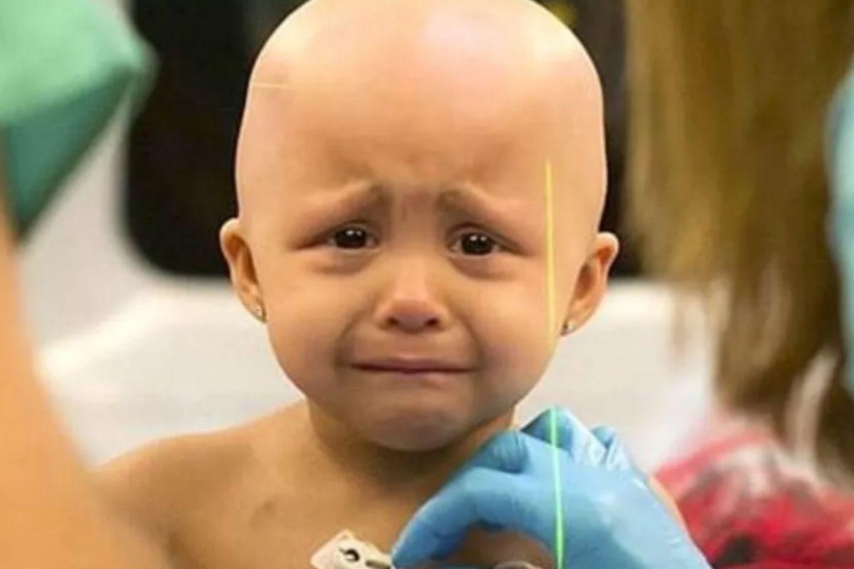 A menina foi diagnosticada com apenas 1 ano de idade