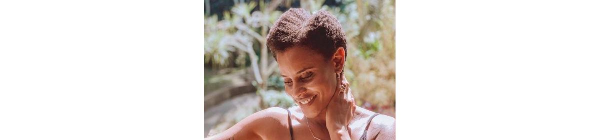 Aline Wirley publicou uma foto com ela, o marido e o filho nus no Instagram