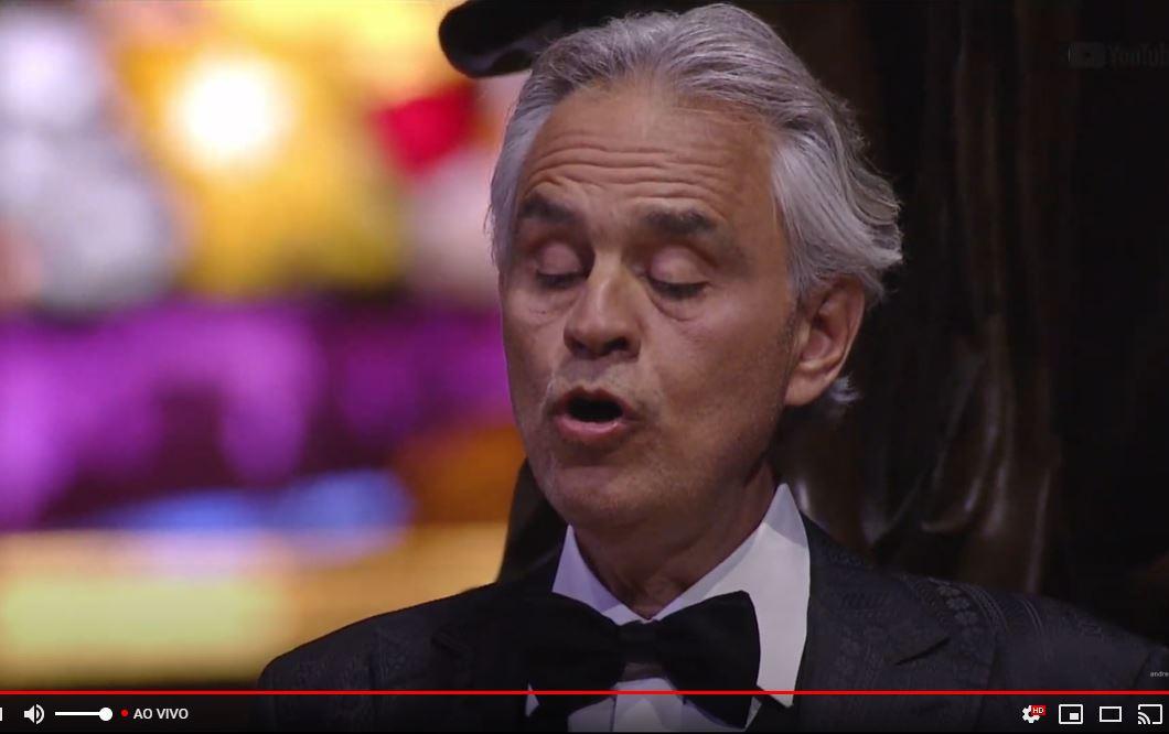 AO VIVO: Andrea Bocelli faz concerto de Páscoa em catedral vazia no YouTube para entreter toda família
