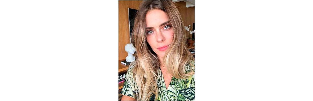 Carolina Dieckmann faz tutorial de como fazer máscaras em casa e pede: “Faça para você e para doar também”