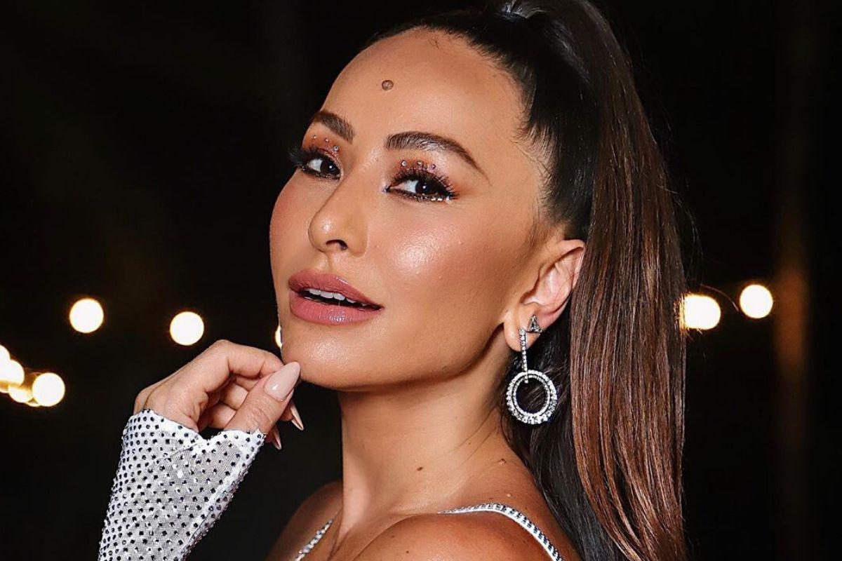 Sabrina Sato conta que continua tomando sol após relembrar gravidez
