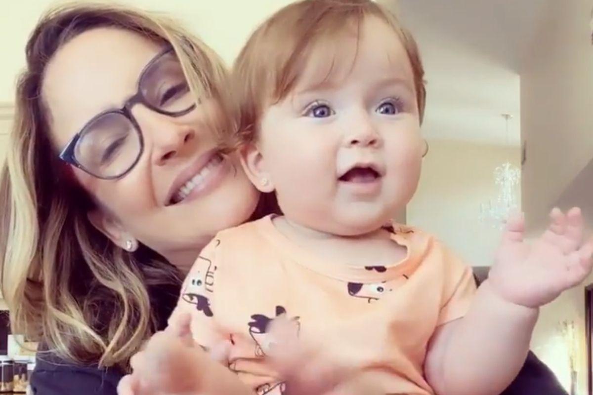 Claudia Leitte tenta trocar chocolate por brócolis