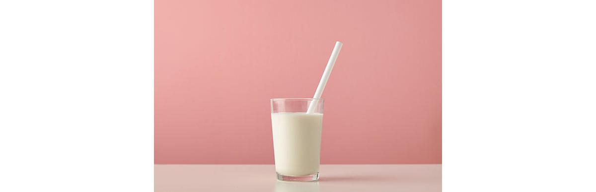 Sintomas como desconforto, cólica ou diarreias após beber leite podem significar intolerância à lactose