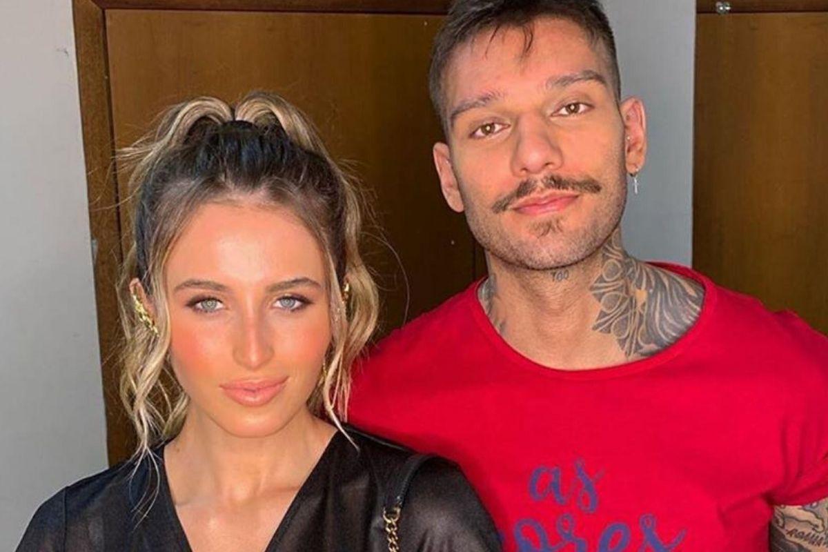 A modelo está no quinto mês de gestação