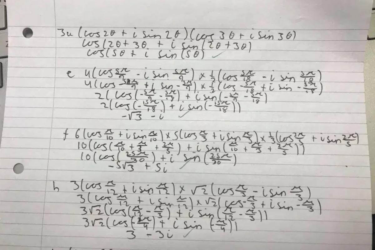 Pai se arrepende ao tentar ajudar o filho com o dever de matemática: “Parece outra língua”
