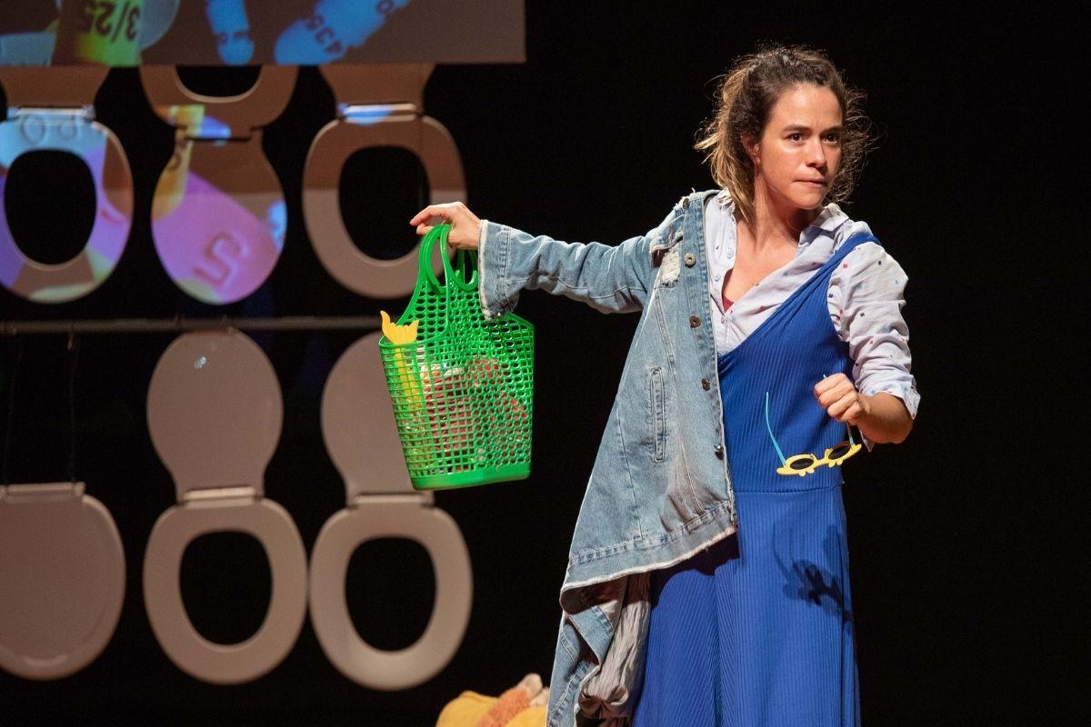 A peça fala sobre a maternidade real