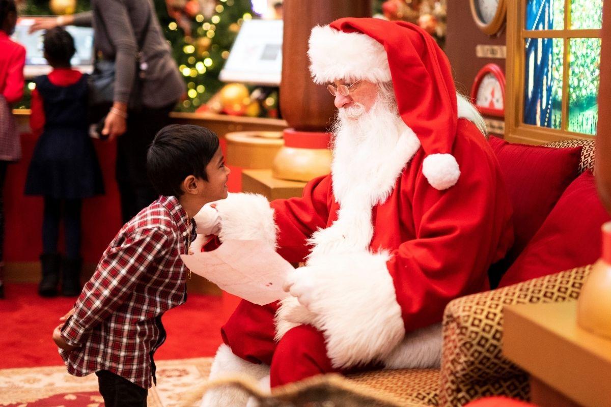 Papai Noel testa positivo para covid-19 após sessão de fotos com 50 crianças