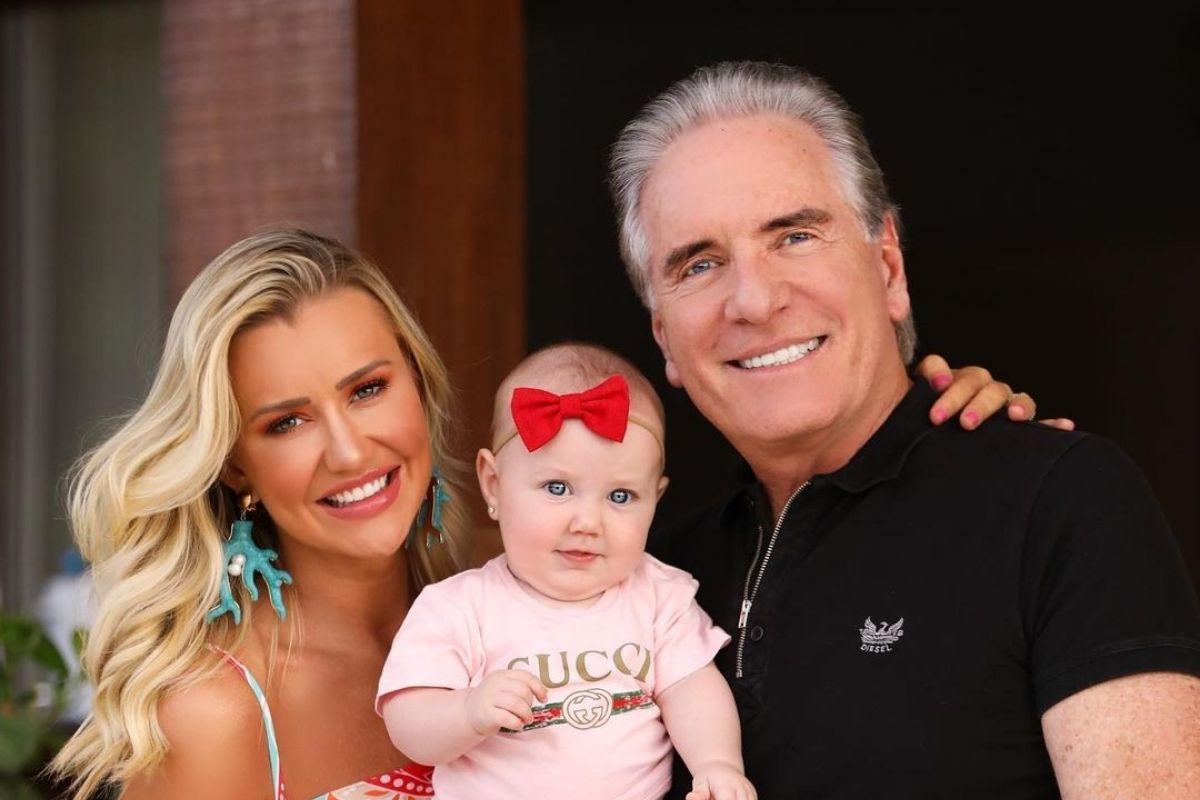 Ana Paula Siebert e Roberto Justus celebraram mais um mês de vida filha
