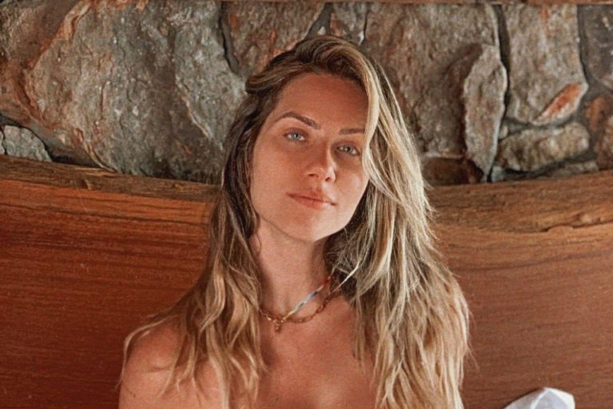 Giovanna aparece ao lado dos filhos