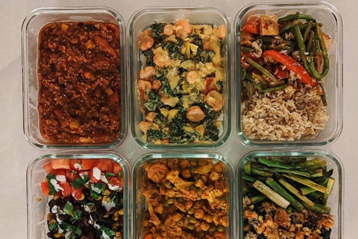 Mãe faz jantar da semana em minutos