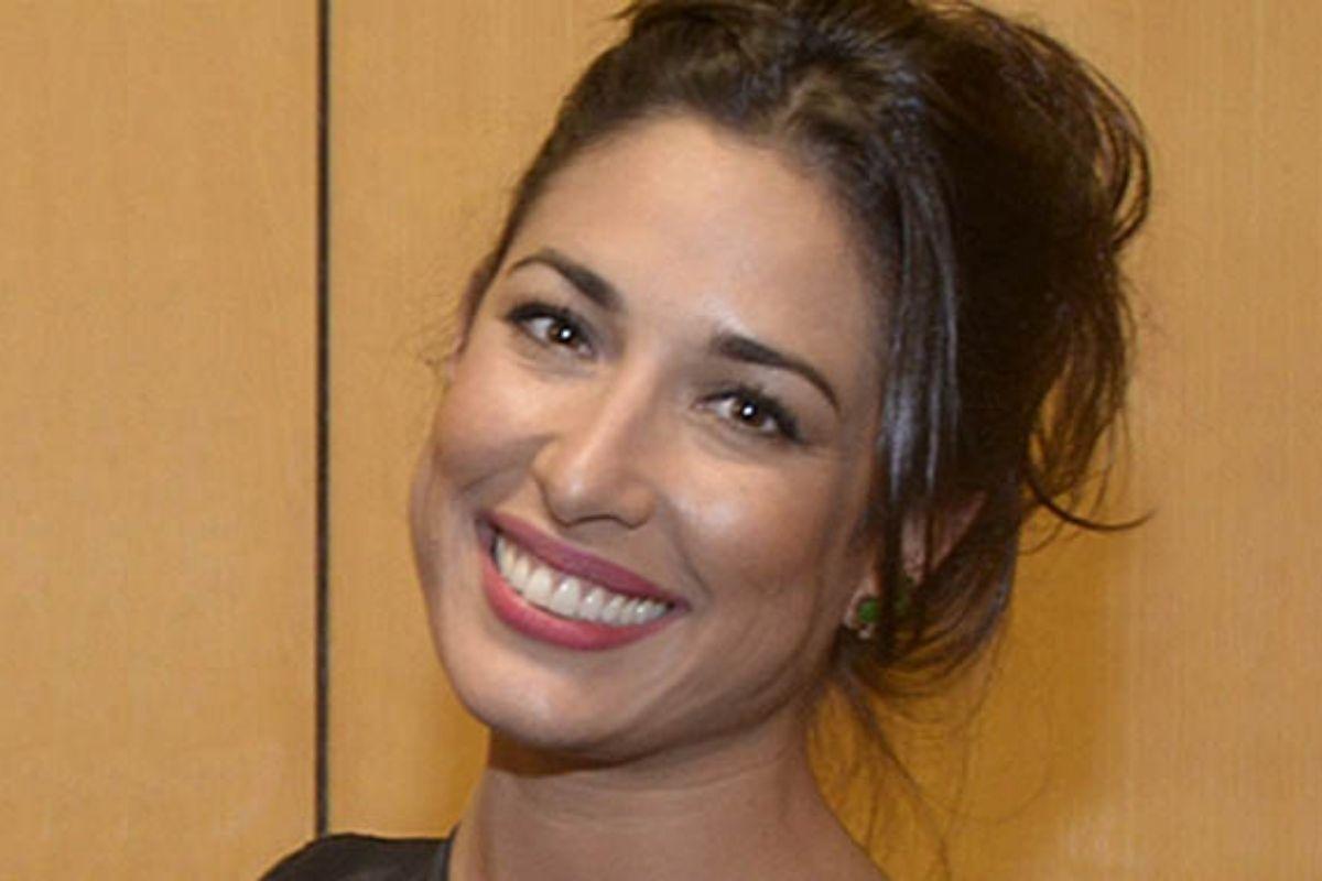 Giselle Itié apareceu curtindo dia de piscina com Pedro Luna