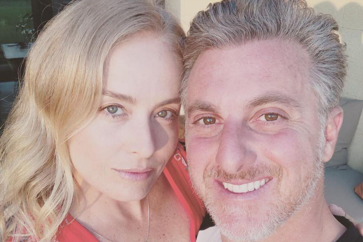 Angélica e Huck aparecem com os 3 filhos em foto rara nas redes: “Cópias do pai”