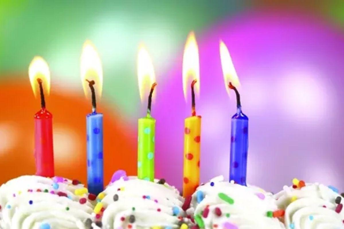 Mãe dá à luz três filhos com idades diferentes, todos no mesmo dia