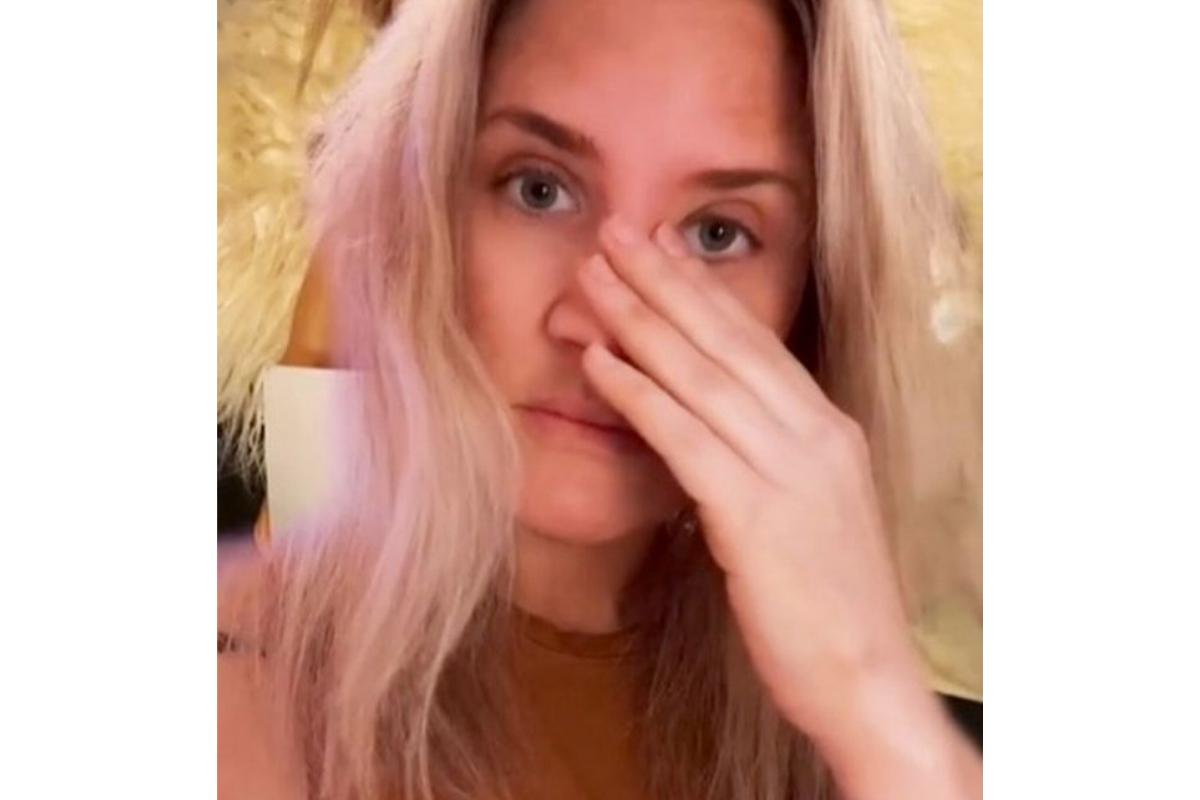 Mãe conta que descobriu que filha de 6 anos estava deixando recados para faxineira e viraliza