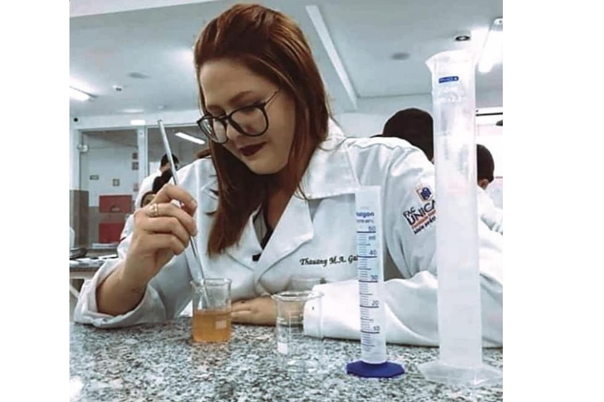 Thauany com os pais Florir e Egla