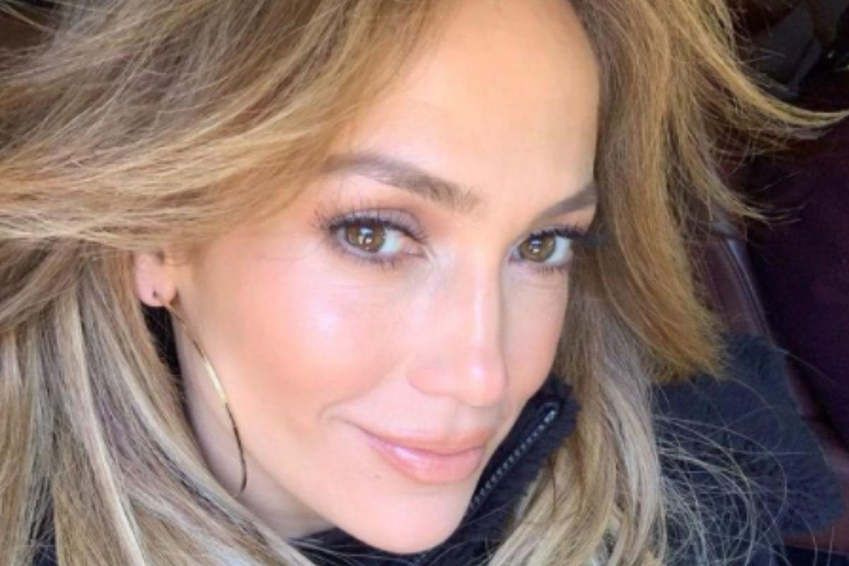 Jennifer Lopez aparece em encontro de gerações