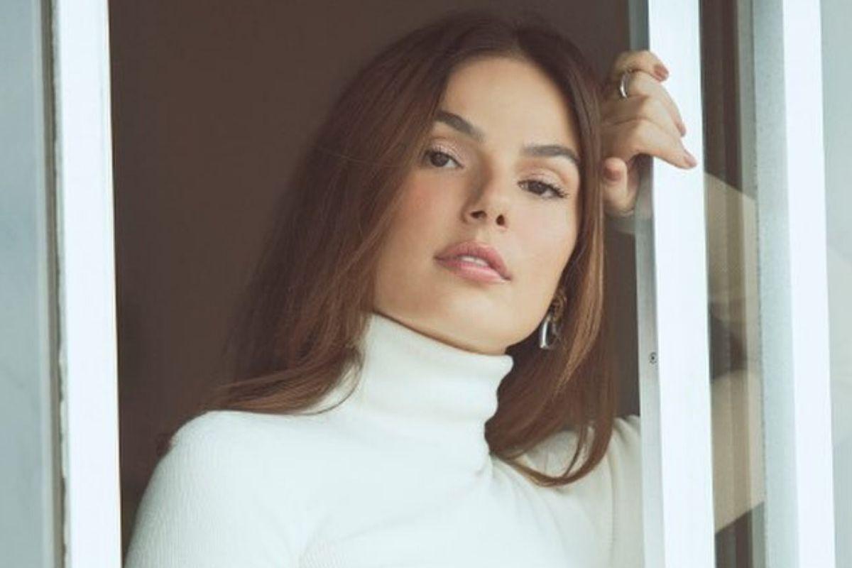 Isis Valverde aparece com o filho de 2 anos no colo e fãs apontam semelhança: “A sua miniatura”