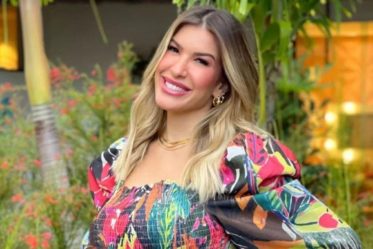 Lore Improta posa grávida